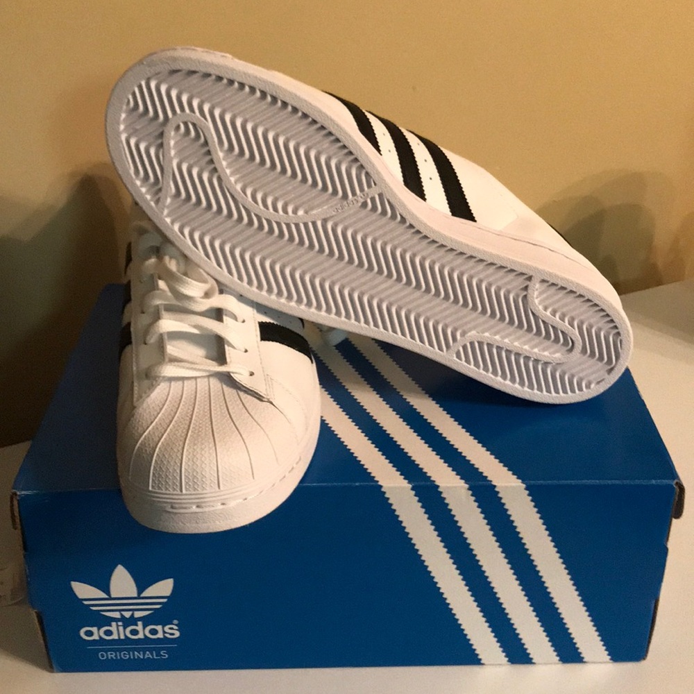 Superstars - Picture 2 of 3
